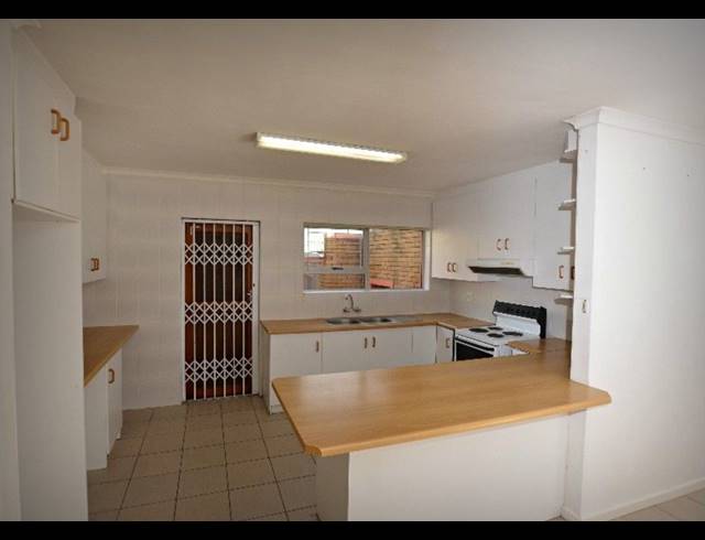 3 bed property to rent in UITZICHT